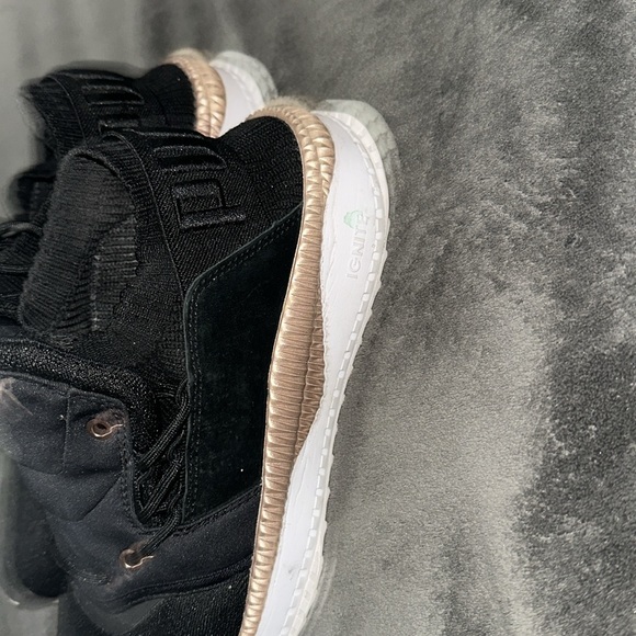 Gently used pumas (womens) - Picture 7 of 8